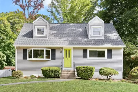 28 Carolina Dr, Clarkstown, NY 10956