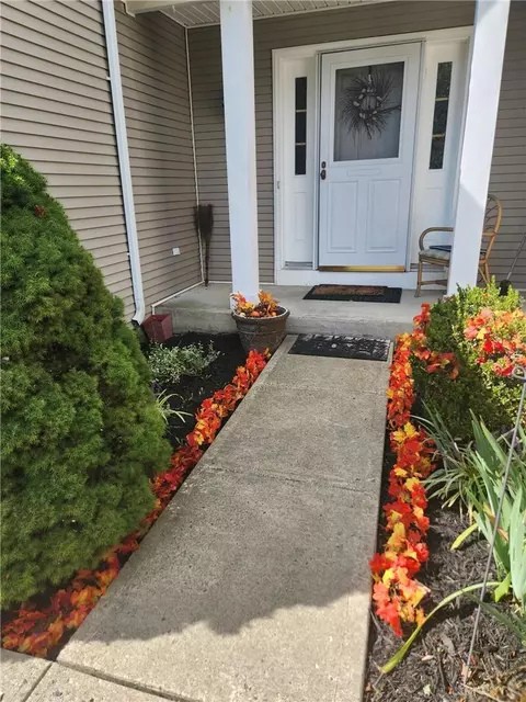 15 Deer Crossing Dr, Fishkill, NY 12524