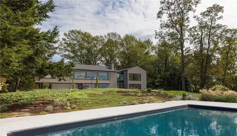 45 Primrose Hill Rd, Rhinebeck, NY 12572