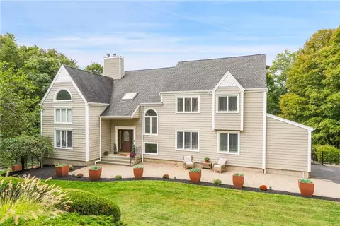 33 Angela Dr, Carmel, NY 10512