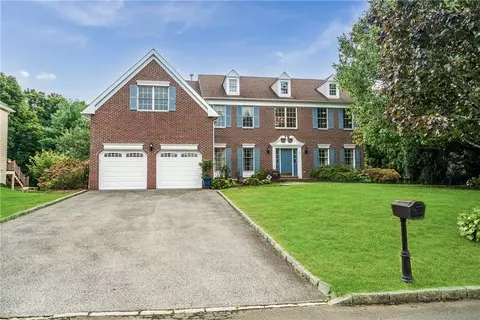28 Paddock Rd, White Plains, NY 10605