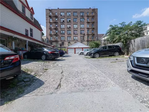 3057 Perry Ave, New York, NY 10467