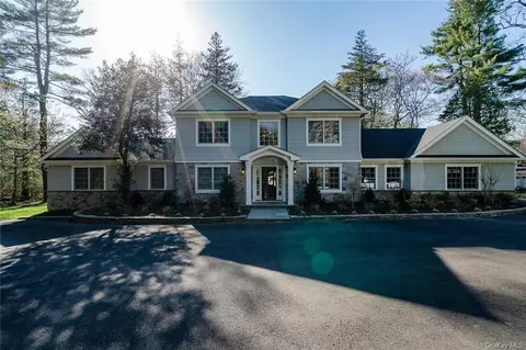101 Mccouns Ln, Glen Head, NY 11545