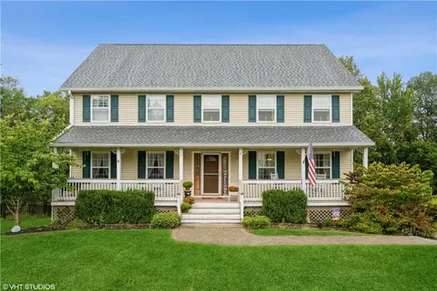 12 Seals Dr, Monroe, NY 10950