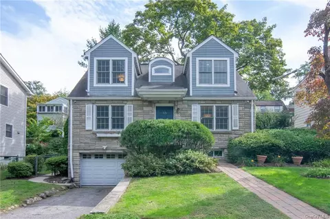 88 Macarthur Ln, Greenburgh, NY 10591
