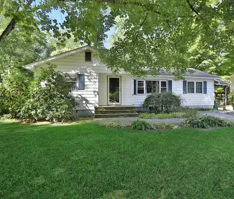 6 Orchard Ln, Lloyd, NY 12528