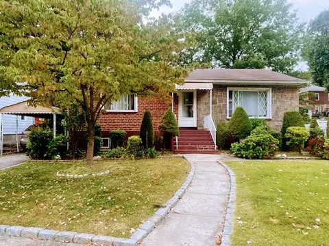 12 Maple Pl, Yonkers, NY 10704