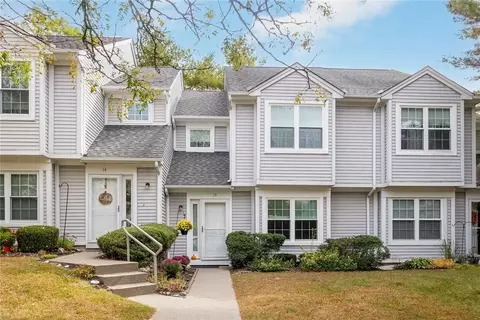 13 Juniper Ln, Pawling, NY 12564
