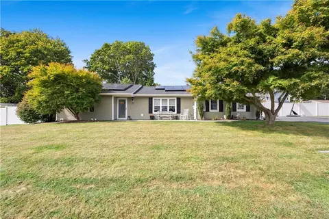 26 Ashland St, Mount Sinai, NY 11766