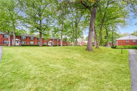 5 Wildwood Dr #15D, Wappinger, NY 12590