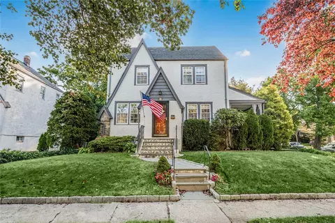 387 Summit Ave, Mount Vernon, NY 10552