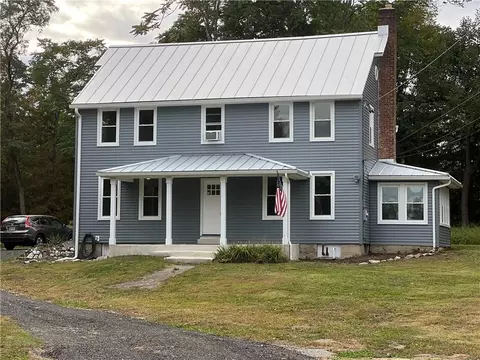175 S Quaker Ln, Hyde Park, NY 12538