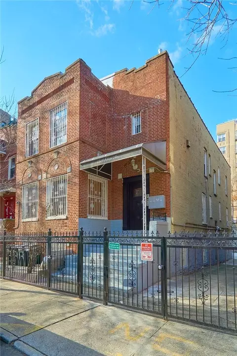1549 Selwyn Ave, New York, NY 10457