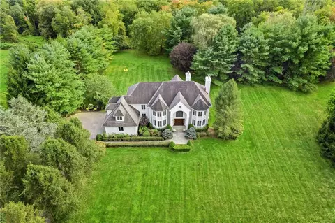 7 Henker Farm Ln, Bedford, NY 10506