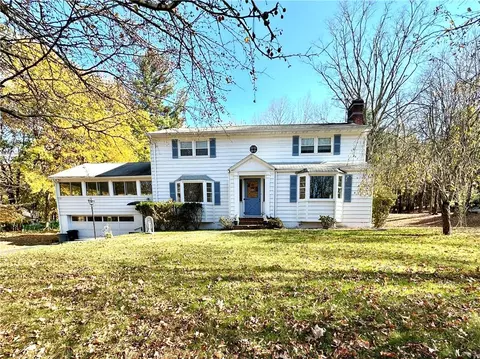 553 Greenbush Rd, Orangetown, NY 10913