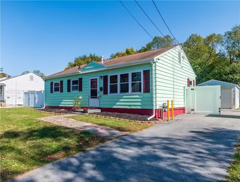 26 Peter Cooper Dr, Poughkeepsie, NY 12601