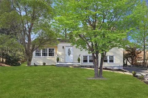 2981 Weatherby St, Yorktown, NY 10598