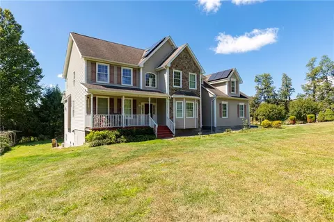 83 Harrisons Trl, East Fishkill, NY 12533