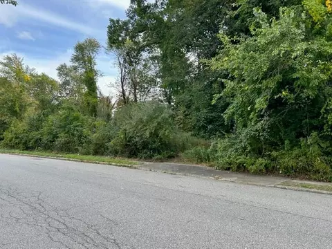 1574 Front St, Yorktown, NY 10598