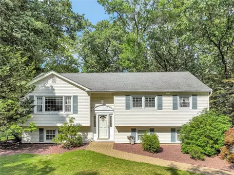 48 Wilshire Dr, Ramapo, NY 10977
