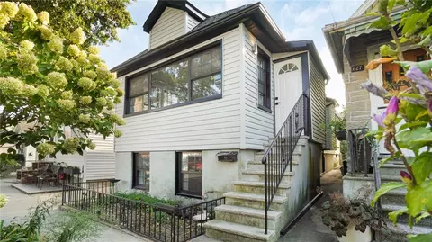 625 Clarence Ave, New York, NY 10465