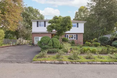 112 Edgewood Dr, Orangetown, NY 10962