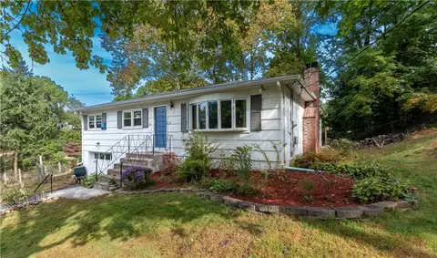 635 Van Doren Ct, Clarkstown, NY 10989