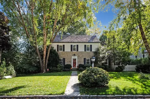 8 Oakstwain Rd, Scarsdale, NY 10583