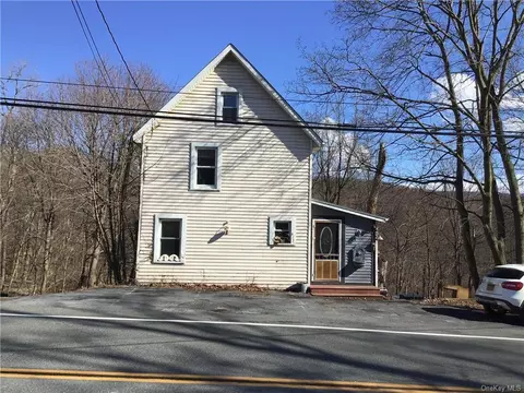 612 State Route 32, Woodbury, NY 10930