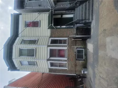632 E 230th St, Bronx, NY 10466 photo 1