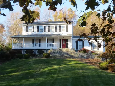 10 Carlson Ter, Fishkill, NY 12524