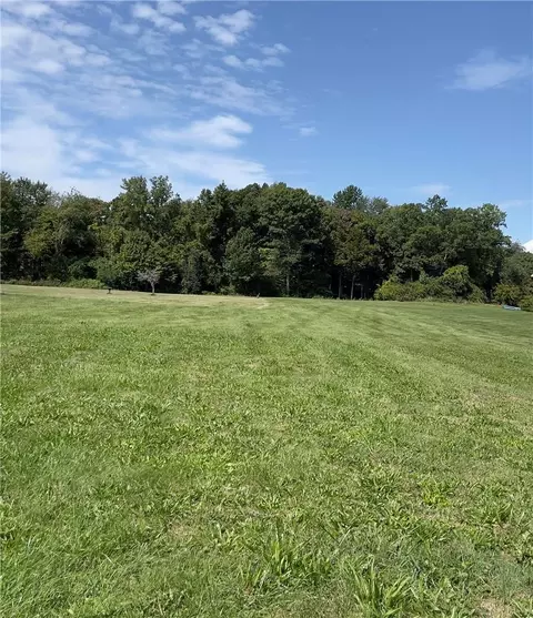 11 Picnic Woods Rd, Lloyd, NY 12515