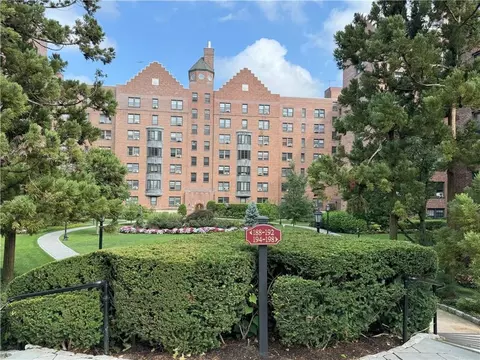 194 Garth Rd #1L, Scarsdale, NY 10583