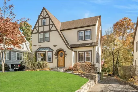 10 Overlook Rd, White Plains, NY 10605