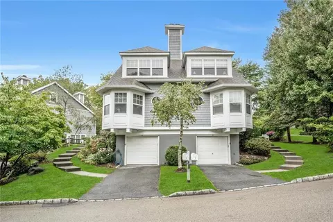 4 Mystic Dr, Ossining, NY 10562