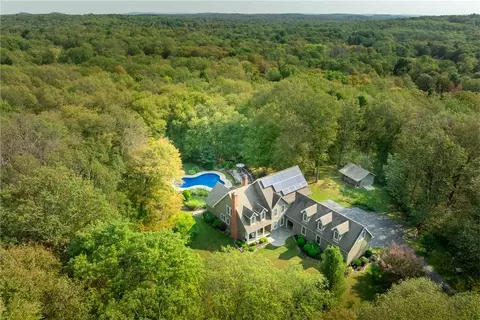 123 Forest Dr, Hyde Park, NY 12538