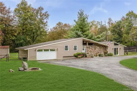 11 Collarbark Rd, East Fishkill, NY 12533