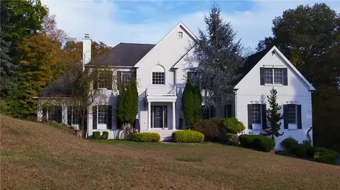 9 Red Oak Ln, Cortlandt, NY 10567