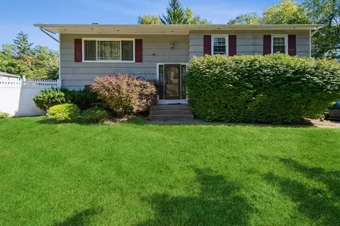 29 Great Oaks Dr, Clarkstown, NY 10956