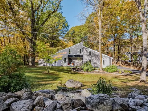 186 White Pond Rd, Stormville, NY 12582
