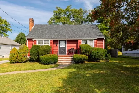 3 Rogers Pl, Hyde Park, NY 12538