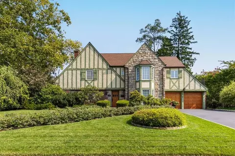 48 Whistler Rd, Scarsdale, NY 10583