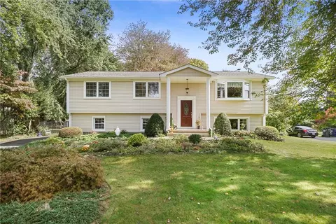 510 Overlook Dr S, Mahopac, NY 10541