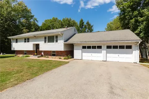 5 Circle Dr, East Fishkill, NY 12533