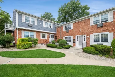 87 Doxbury Ln, Ramapo, NY 10901