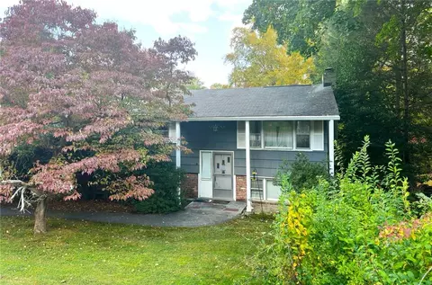 10 Owen Dr, Mahopac, NY 10541