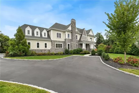 15 Buckingham Ct, Syosset, NY 11791