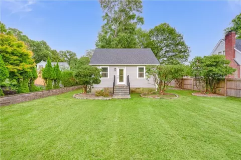 92 Walnut Rd, Cortlandt, NY 10537