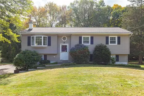 40 Pleasant Ln, Poughkeepsie, NY 12603