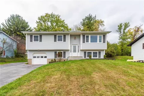 4 Roe Cir, Monroe, NY 10950